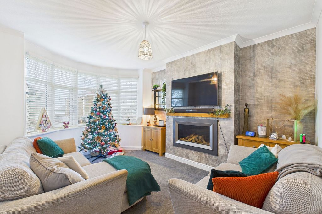 Property photo 3 of 25