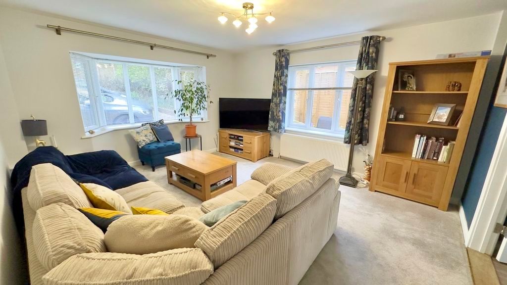 Property photo 2 of 30 Lounge