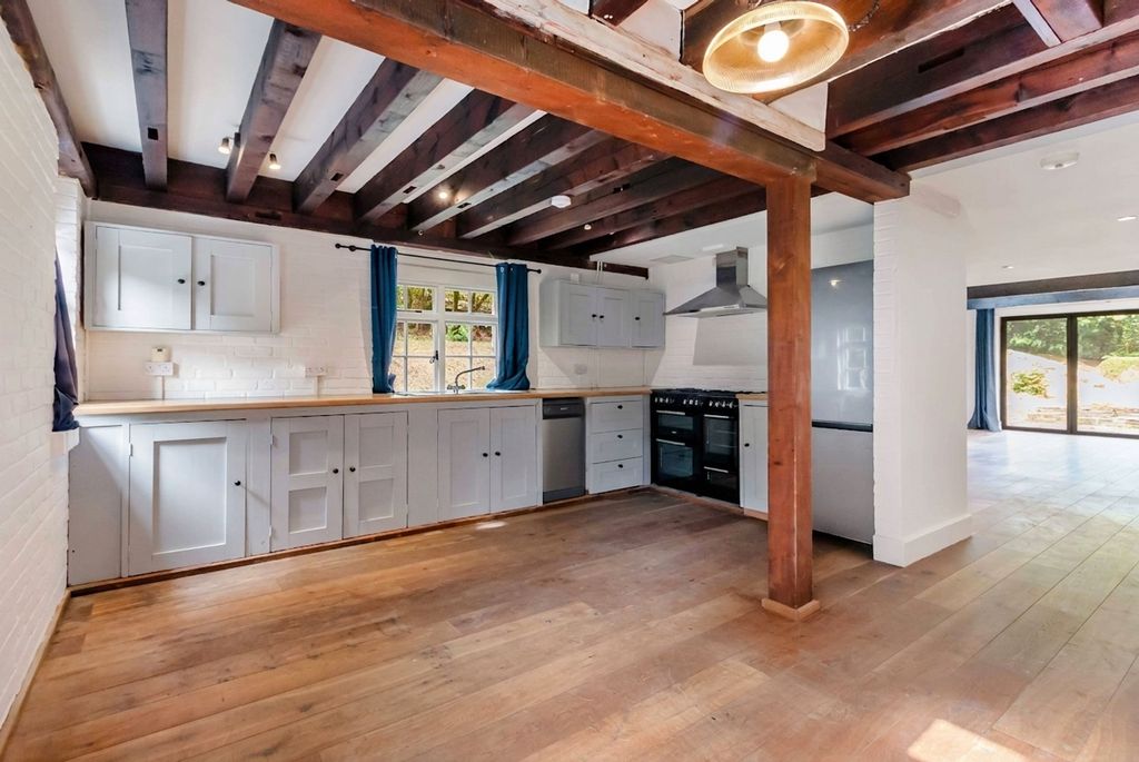 Property photo 2 of 33