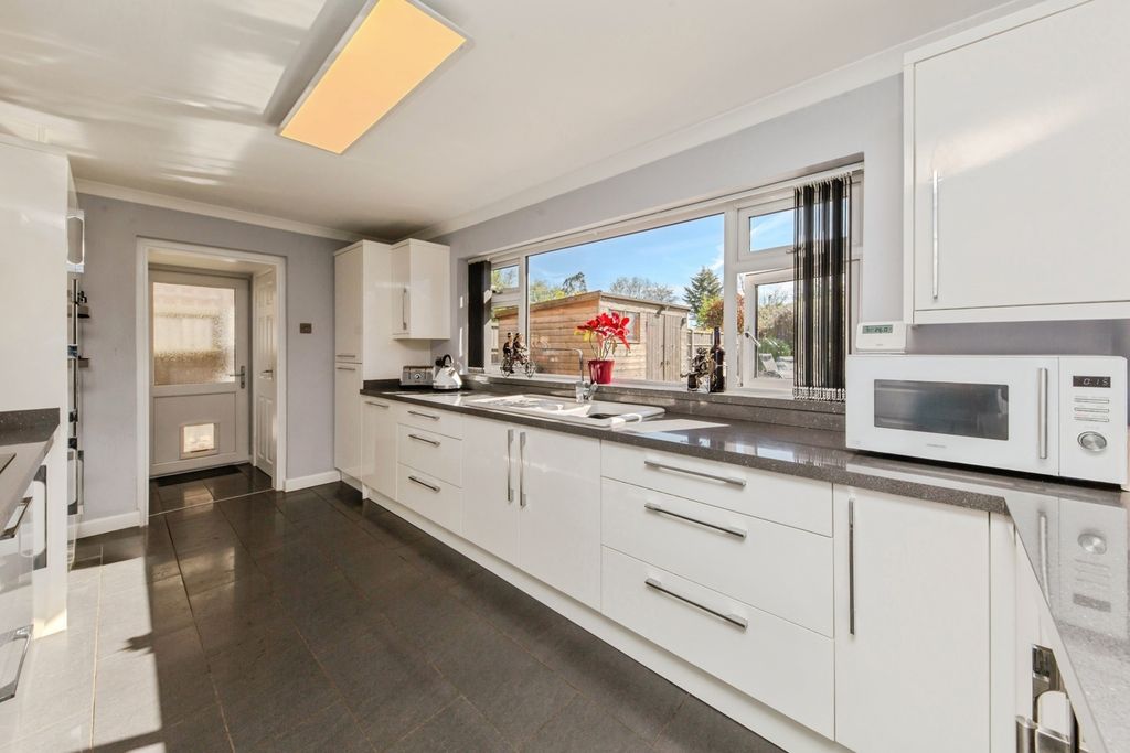 Property photo 2 of 17 Photo