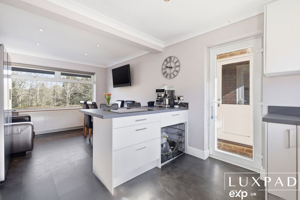 Property photo 3 of 21