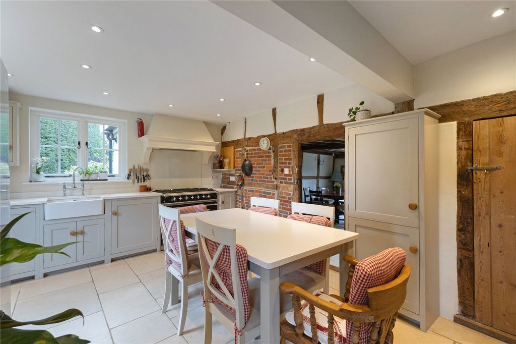 Property photo 3 of 19 Kitchen/Breakfast