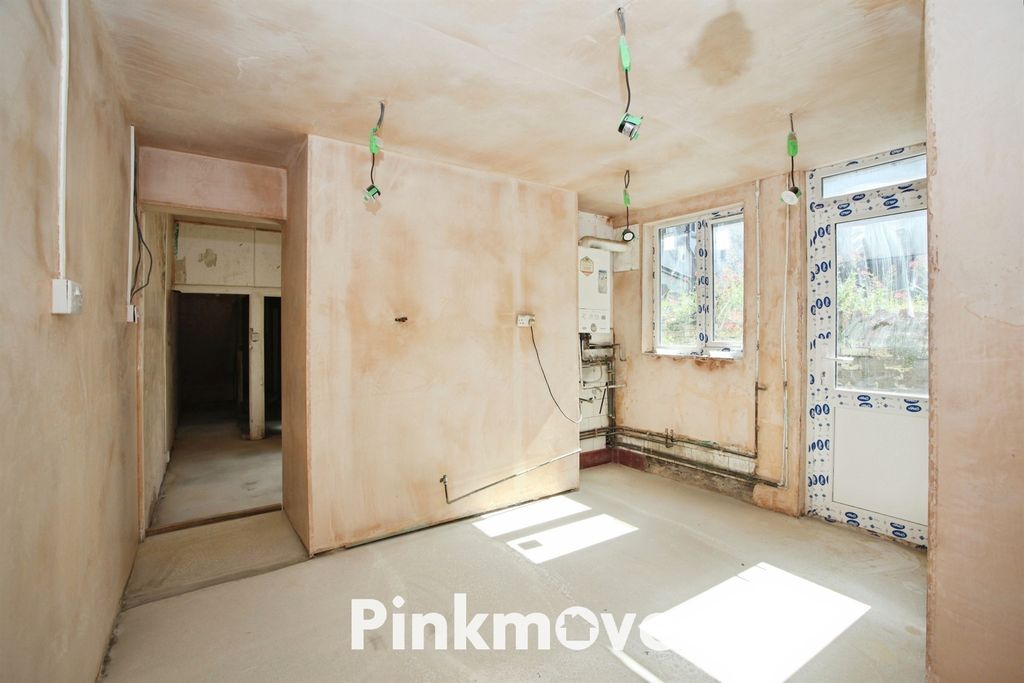 Property photo 2 of 23