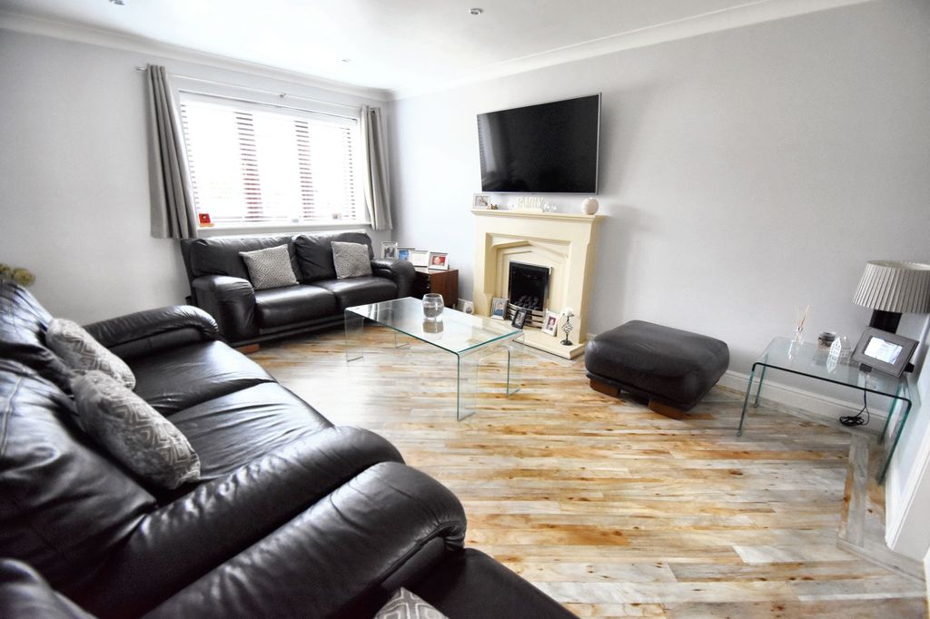 Property photo 3 of 44