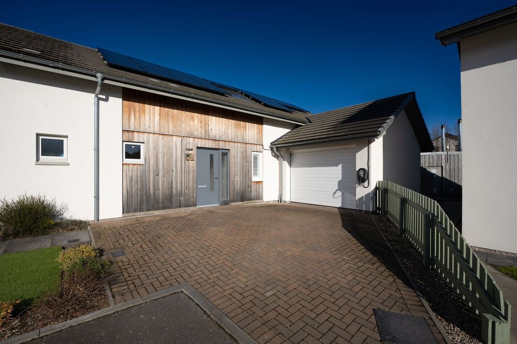 Property photo 1 of 44