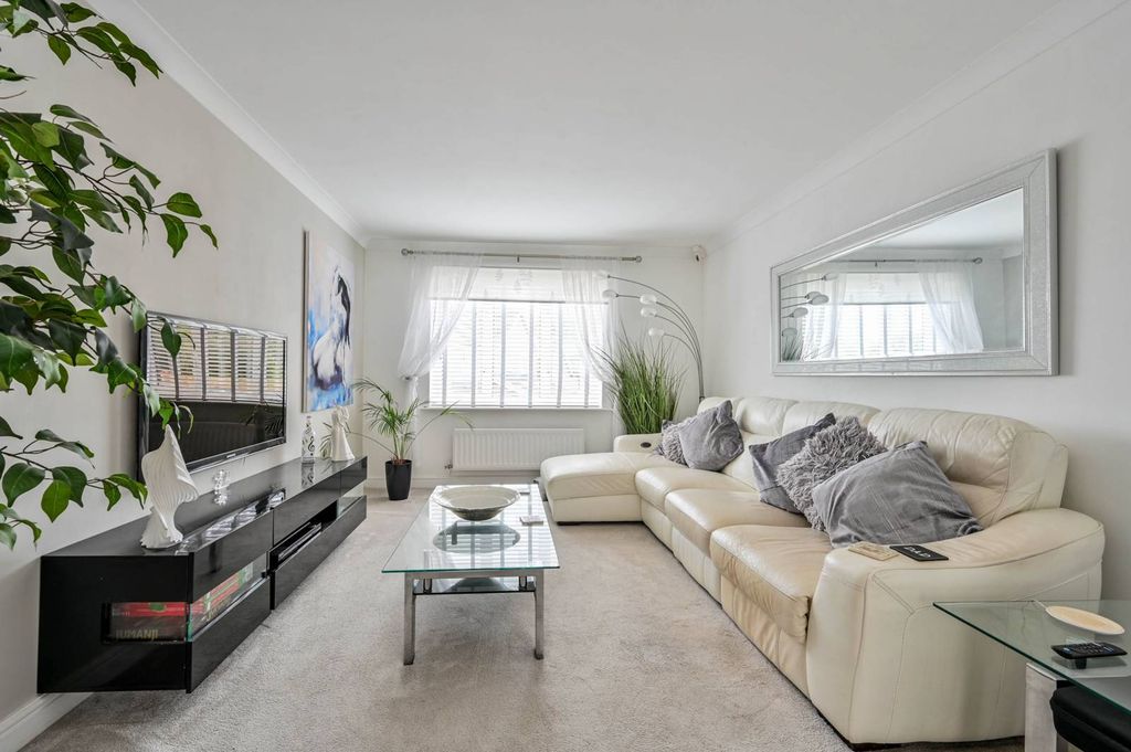 Property photo 3 of 20