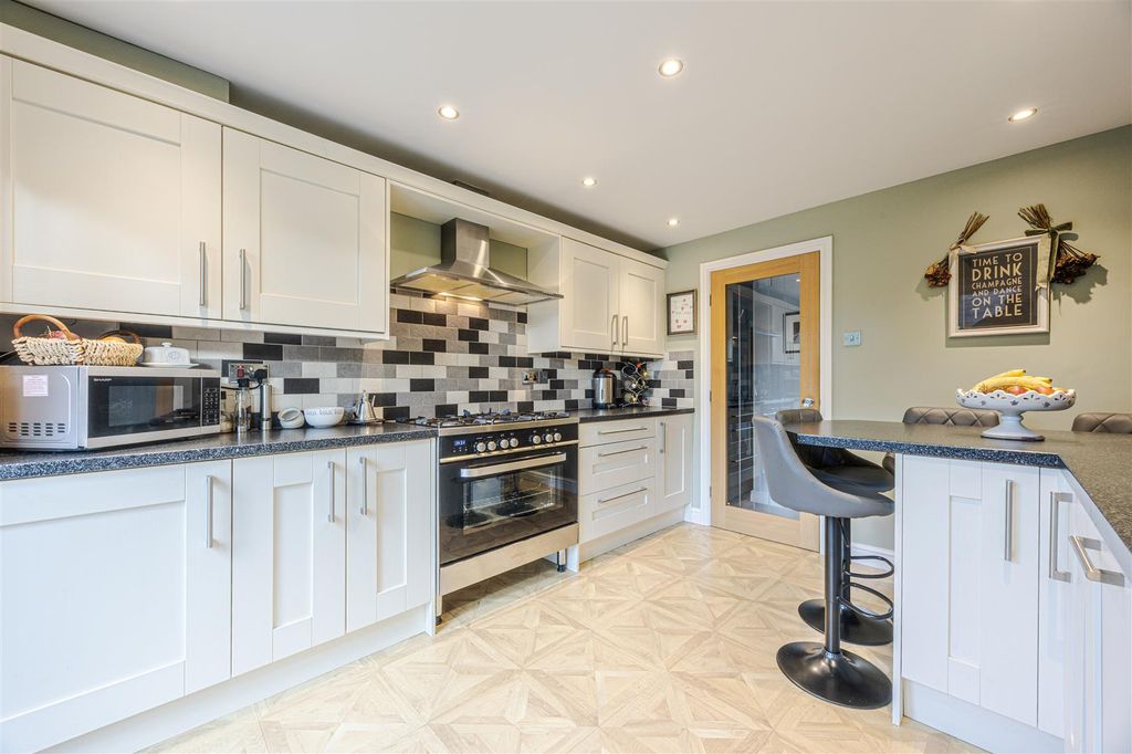 Property photo 2 of 21 Kitchen