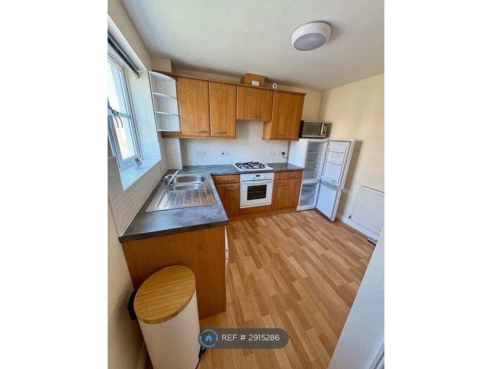 Property photo 3 of 9 Kitchen