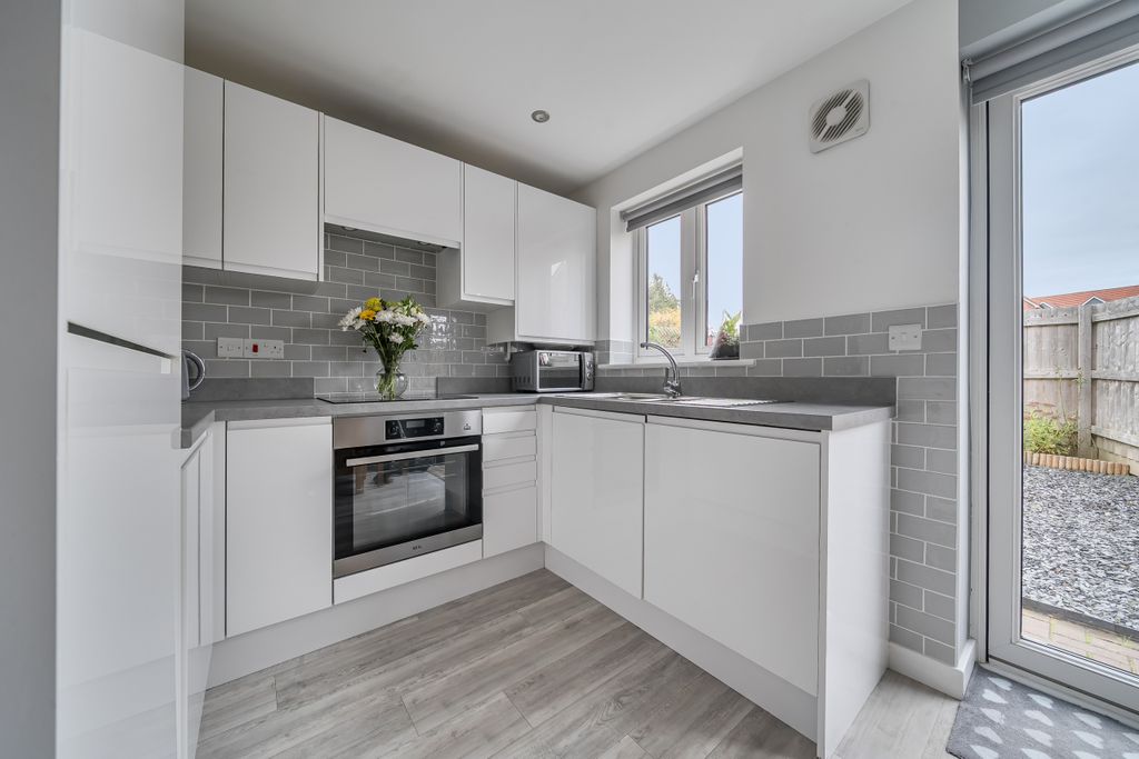 Property photo 3 of 23 Kitchen / Breakfast Room