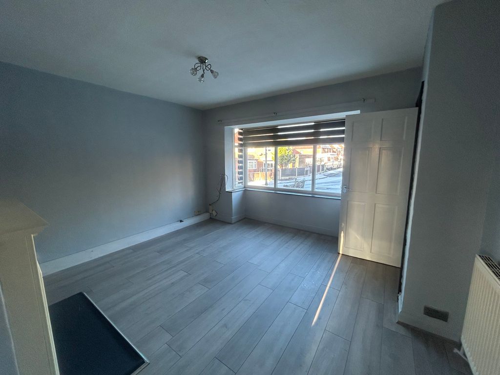 Property photo 3 of 10 Image