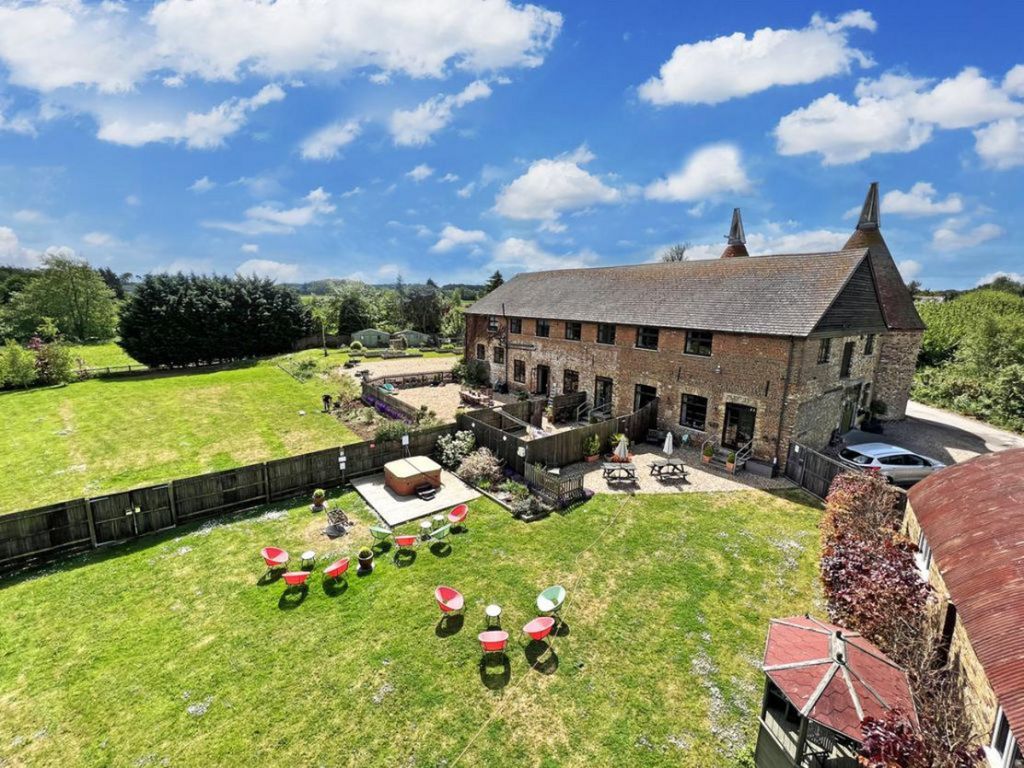 Property photo 1 of 42
