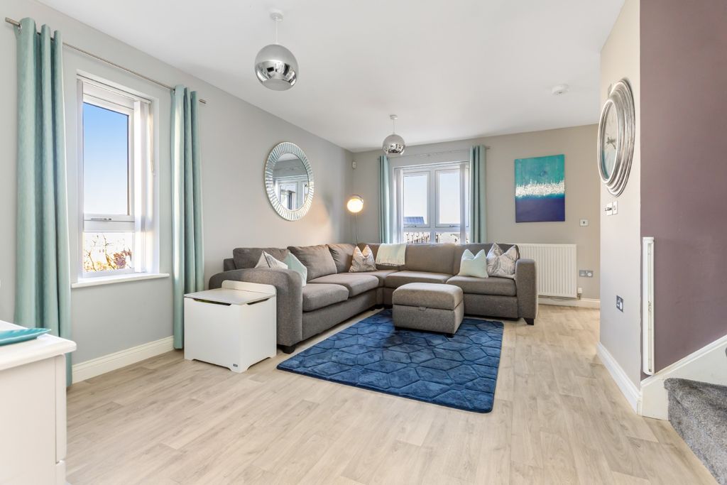 Property photo 3 of 23