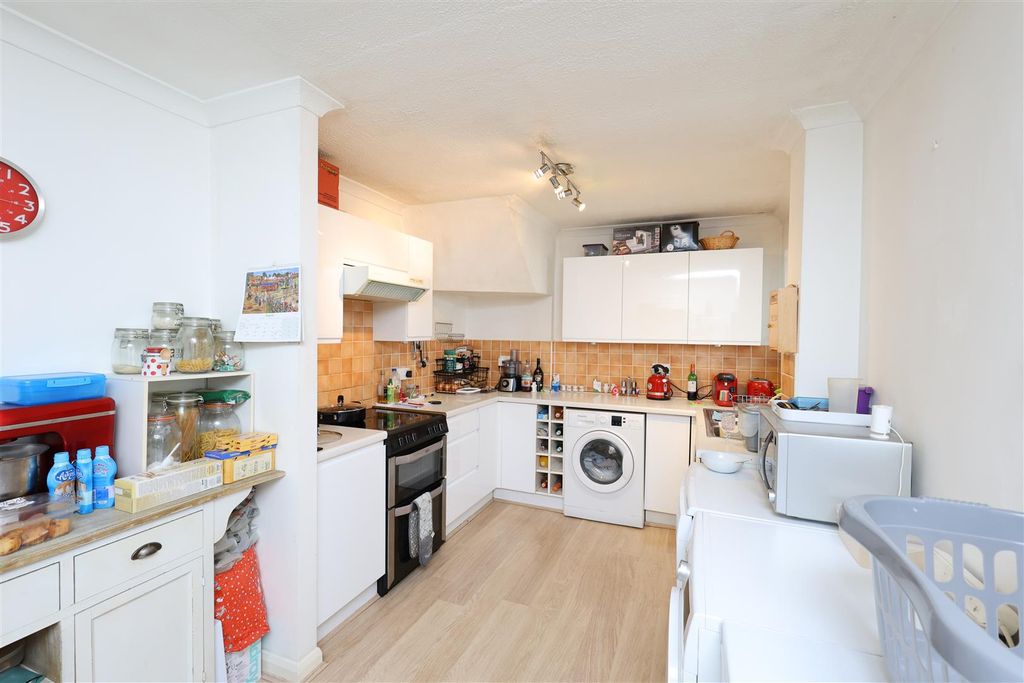 Property photo 2 of 18 Kitchen
