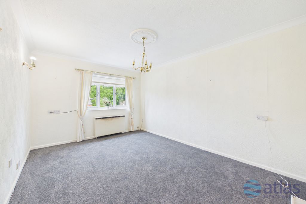Property photo 2 of 16 Living Space