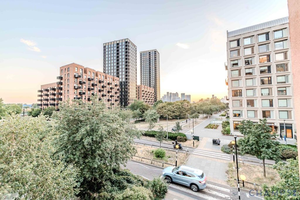 Property photo 1 of 9 3 Bed Flat To Rent John Harrison Way, London Se10