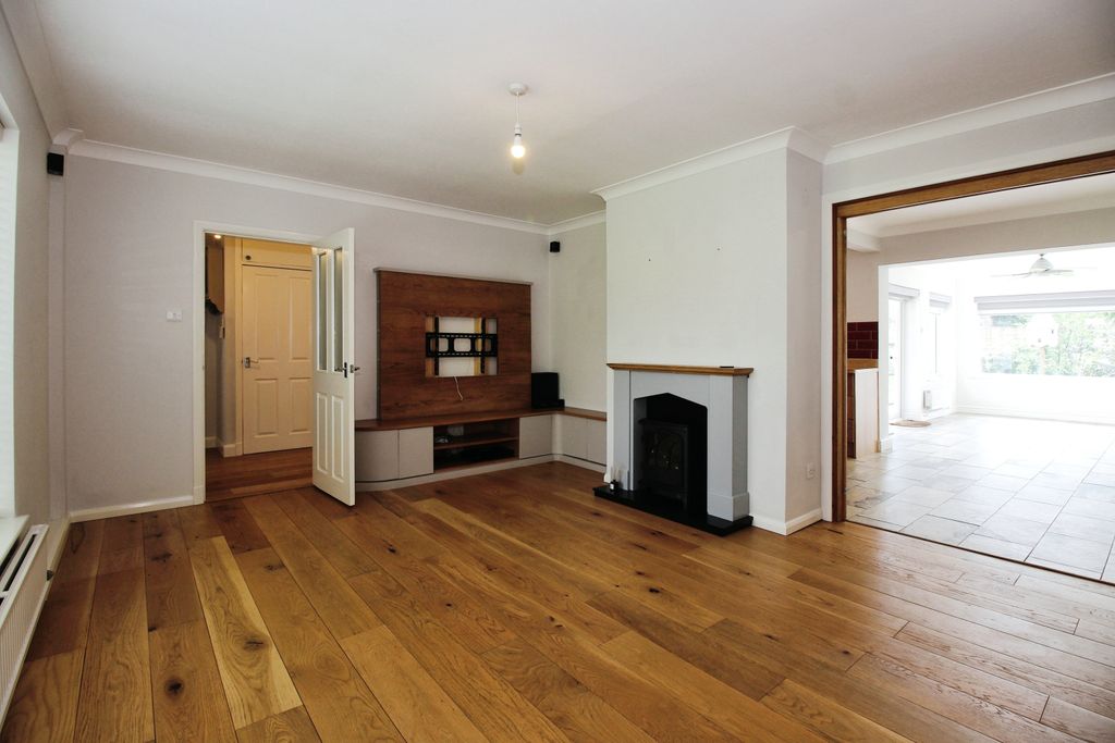 Property photo 2 of 14 Lounge