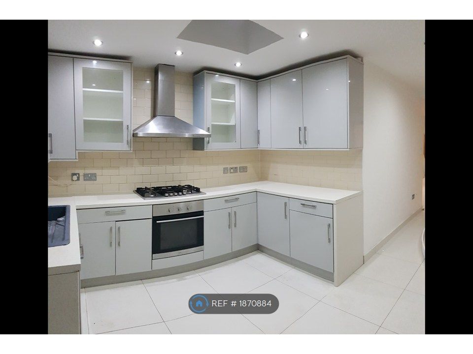 Property photo 3 of 20 Kitchen