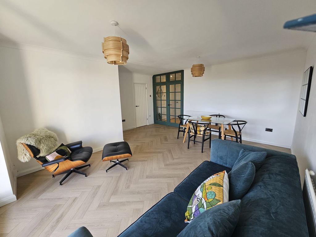 Property photo 2 of 25