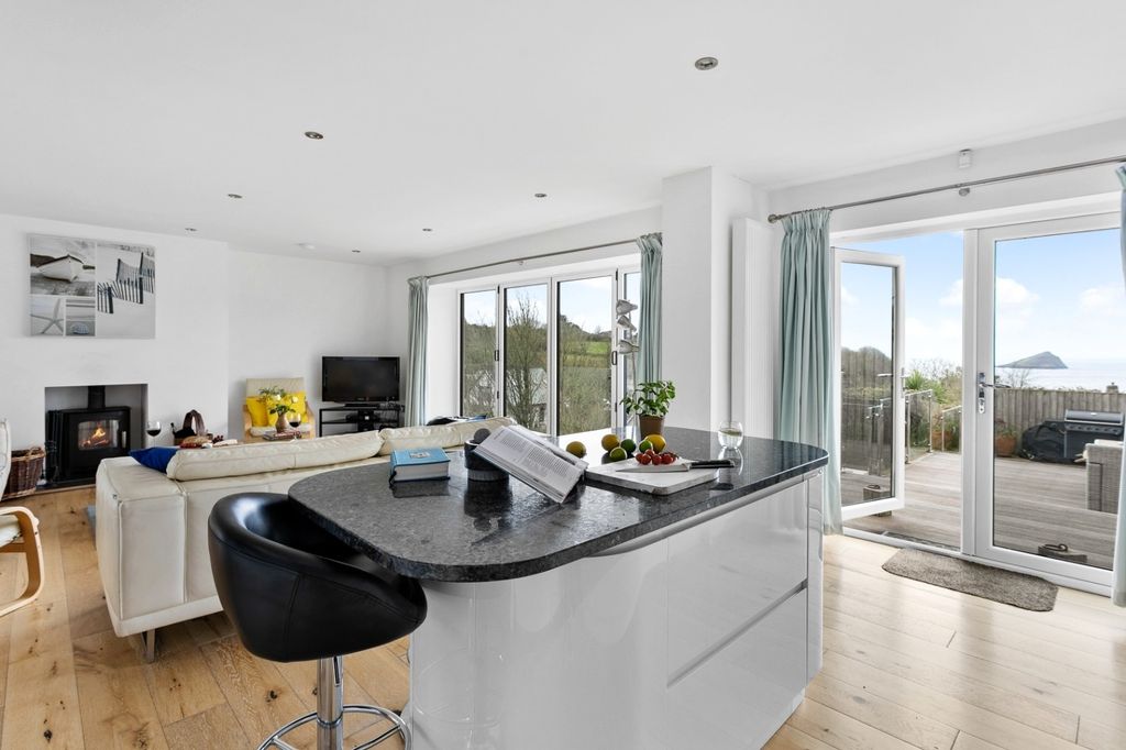 Property photo 3 of 50 Kitchen