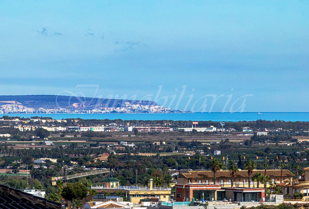 Property photo 2 of 60