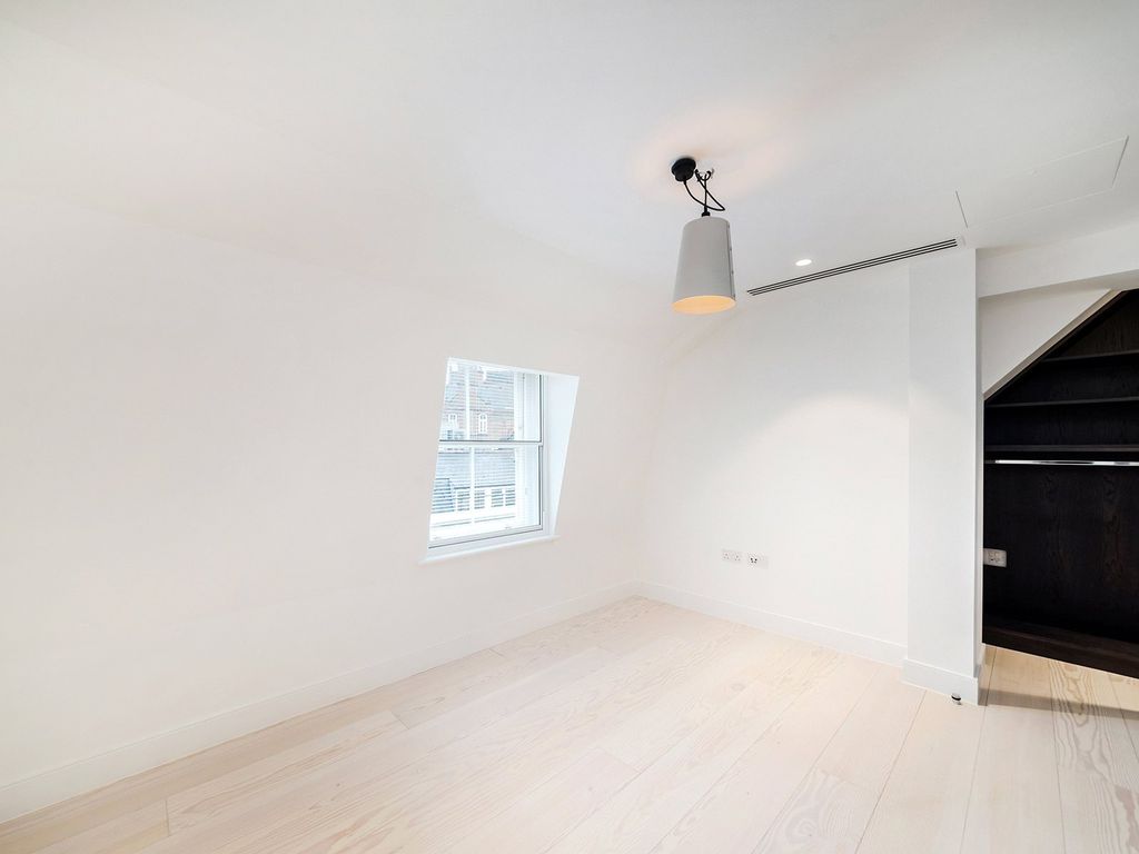 Property photo 3 of 13 Shelton Street