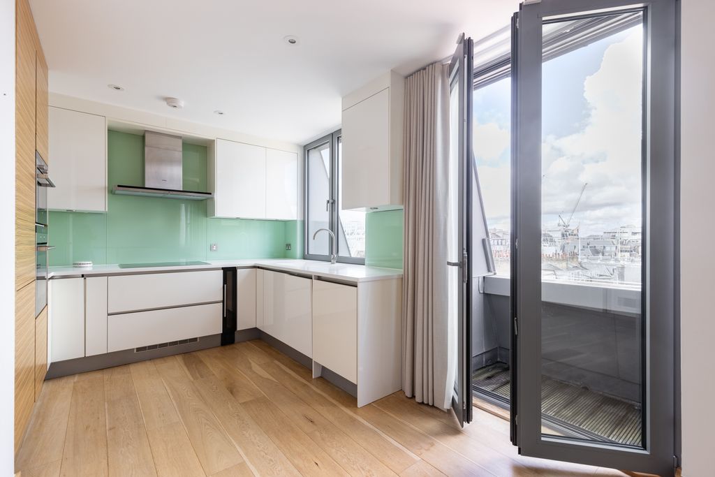 Property photo 3 of 20 Flatb_9_15_Sackville_Street-4