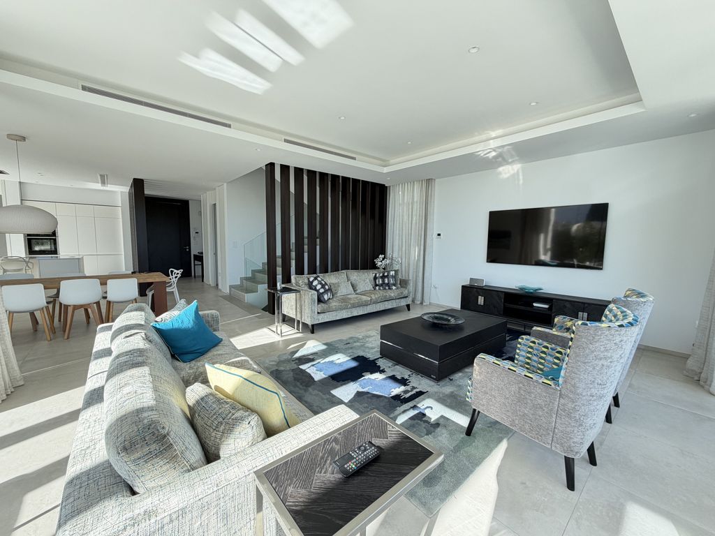 Property photo 3 of 32