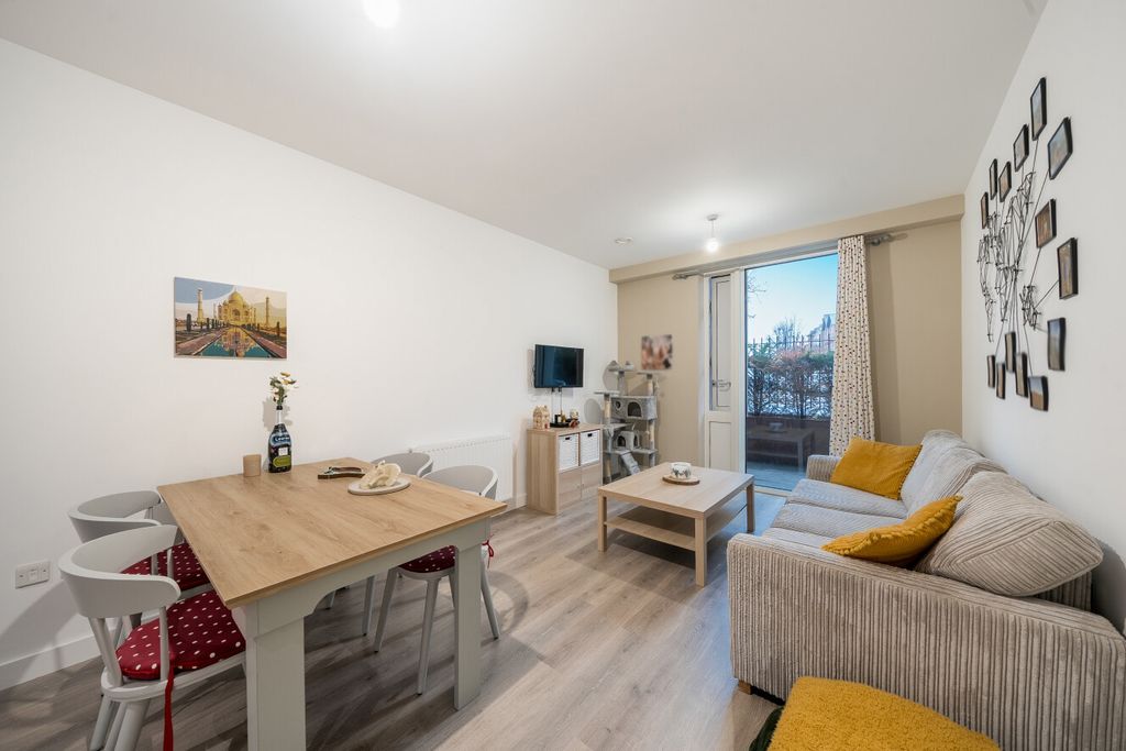 Property photo 2 of 12 1397438-13-695F7c...