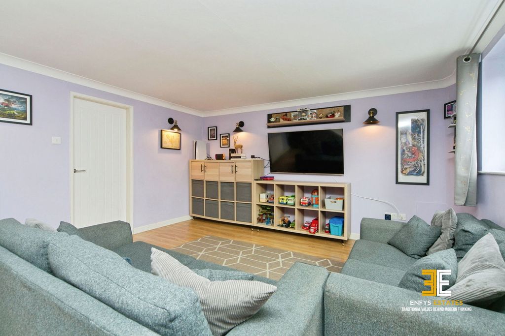 Property photo 2 of 26