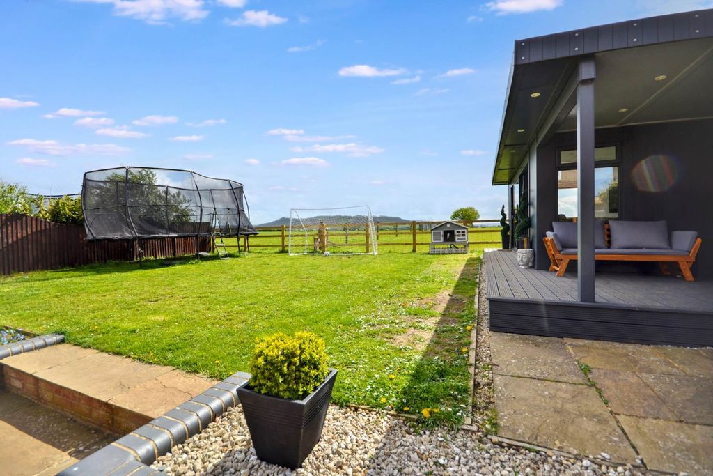 Property photo 2 of 29