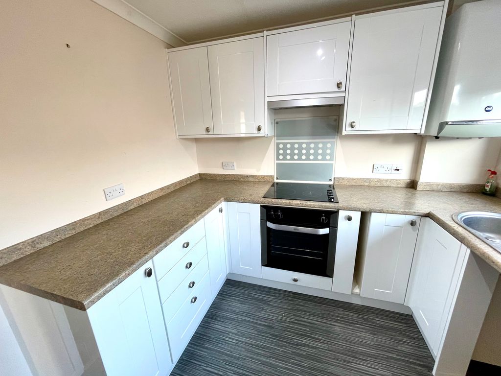 Property photo 3 of 14 1 Fishers Close Kitchen1 New