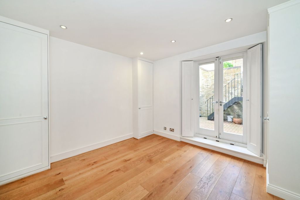 Property photo 3 of 11