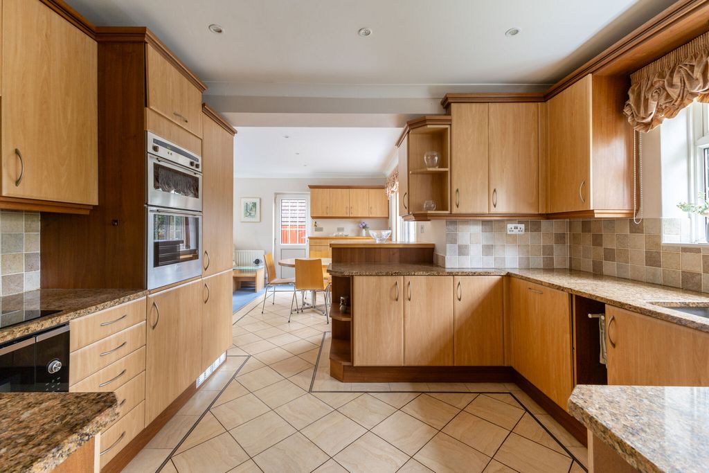 Property photo 2 of 18