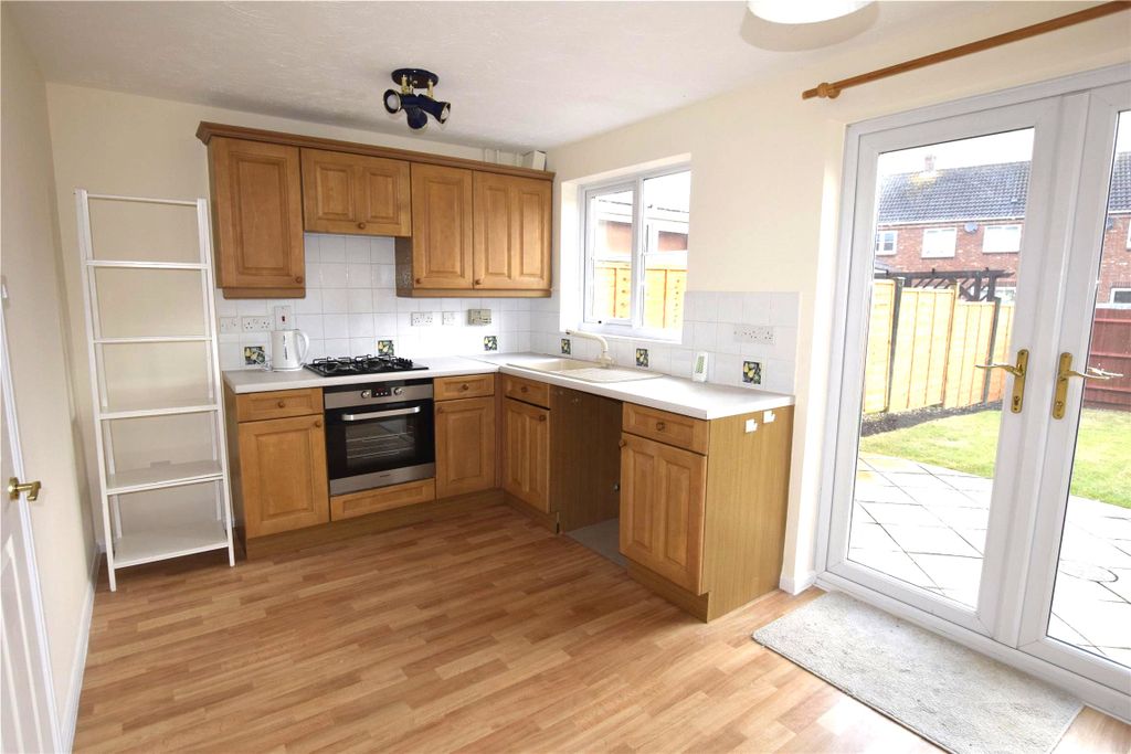 Property photo 3 of 12 Kitchen