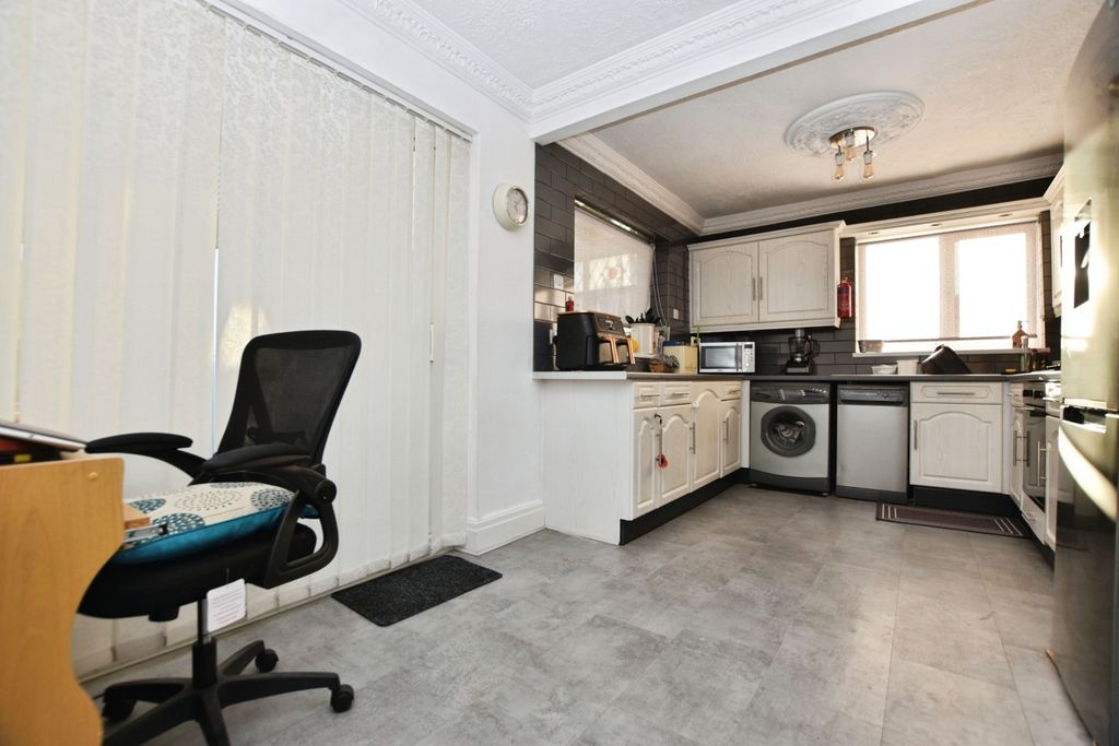 Property photo 3 of 9 Kitchen / Diner