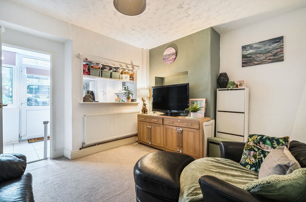 Property photo 2 of 16 2 - 1384675-5-692d917...