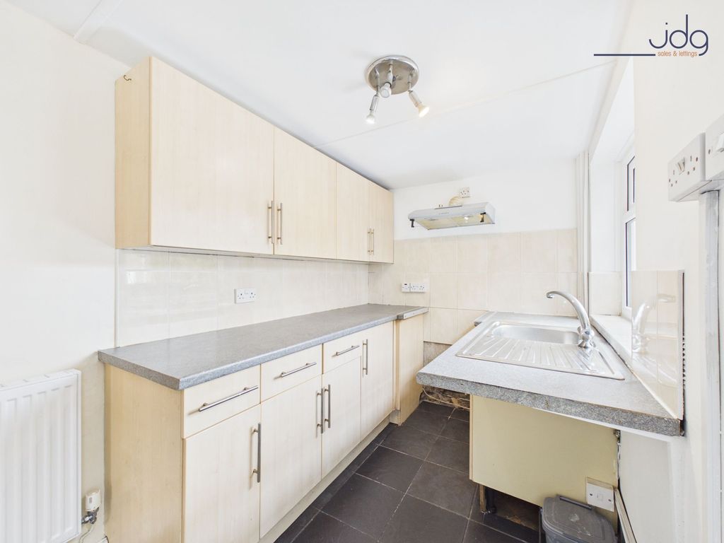 Property photo 2 of 14 Kitchen