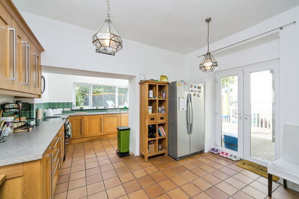Property photo 3 of 17 Photo