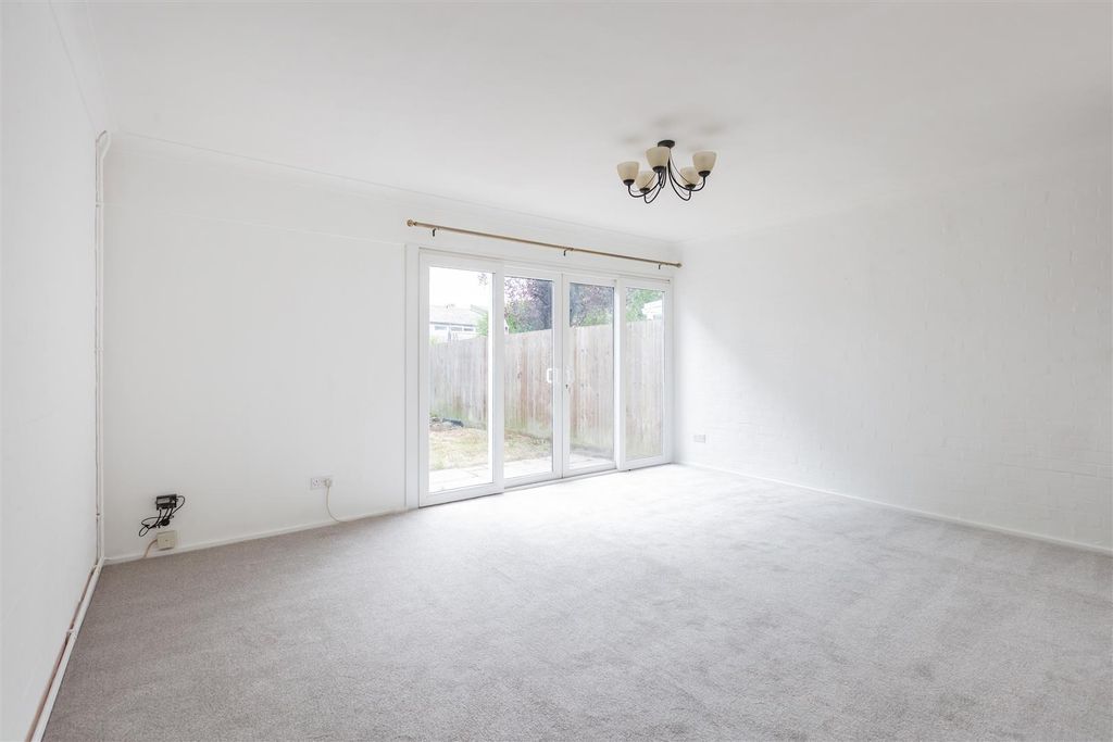 Property photo 3 of 20 69 Punch Croft-Hr6.Jpg
