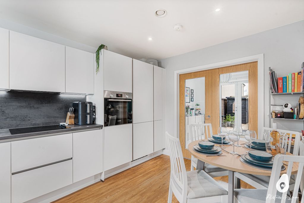 Property photo 2 of 26 5425182