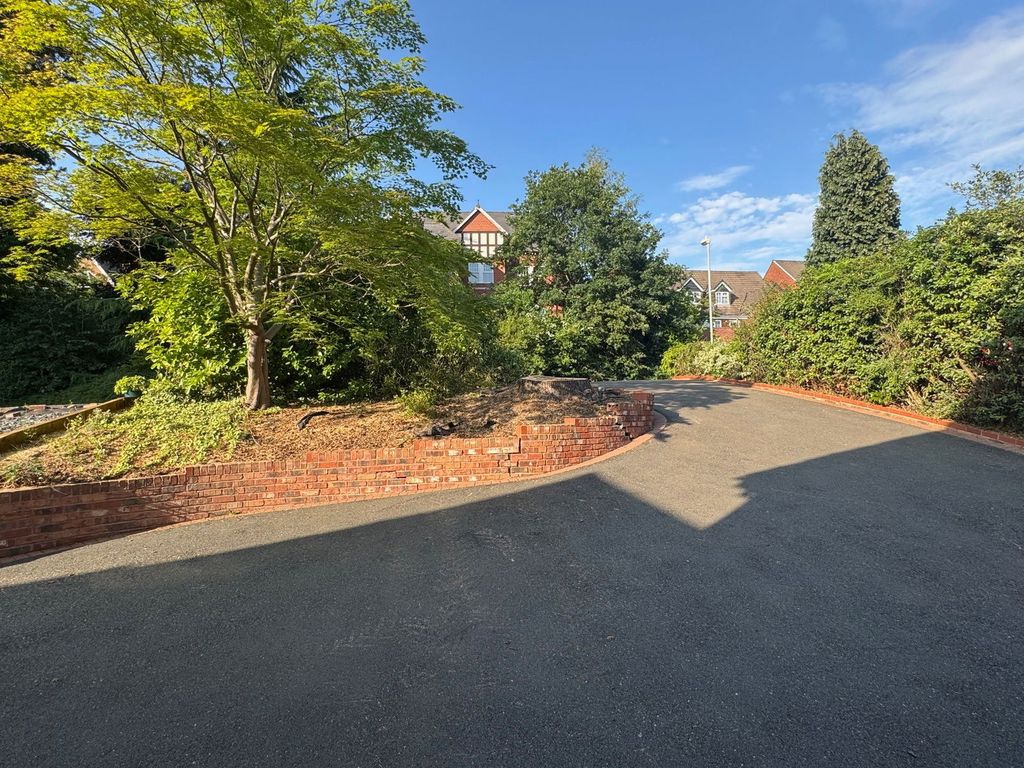 Property photo 3 of 24