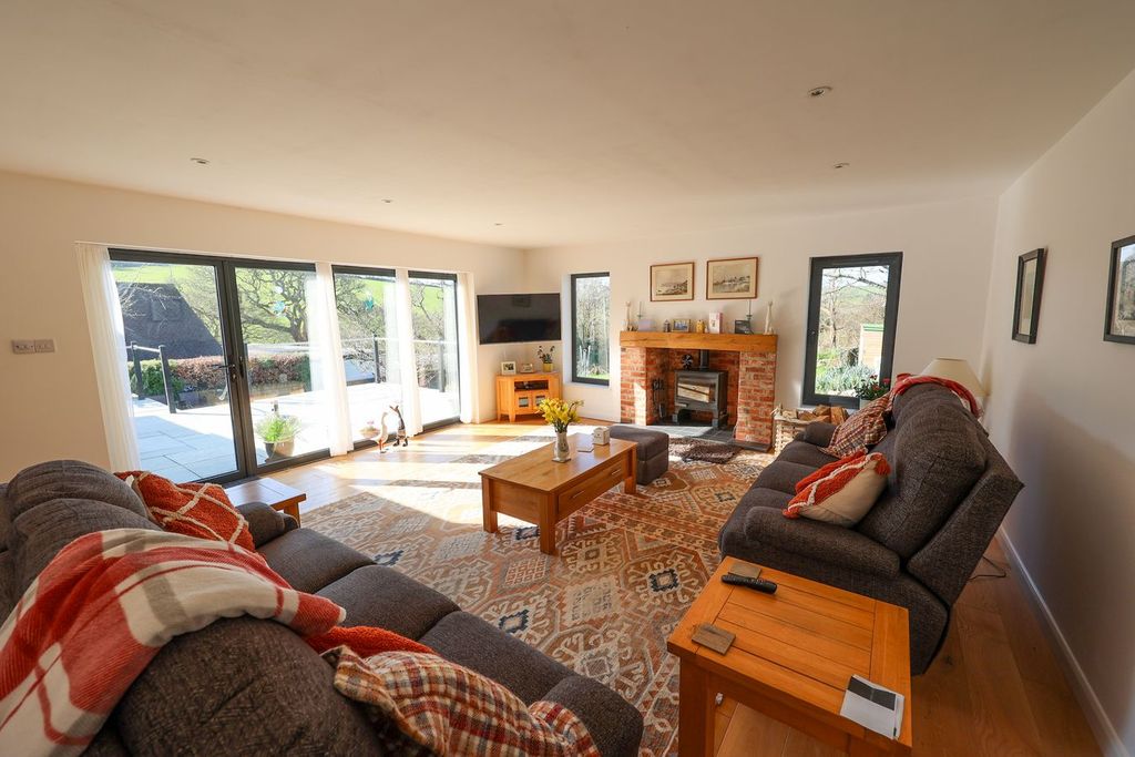 Property photo 2 of 25