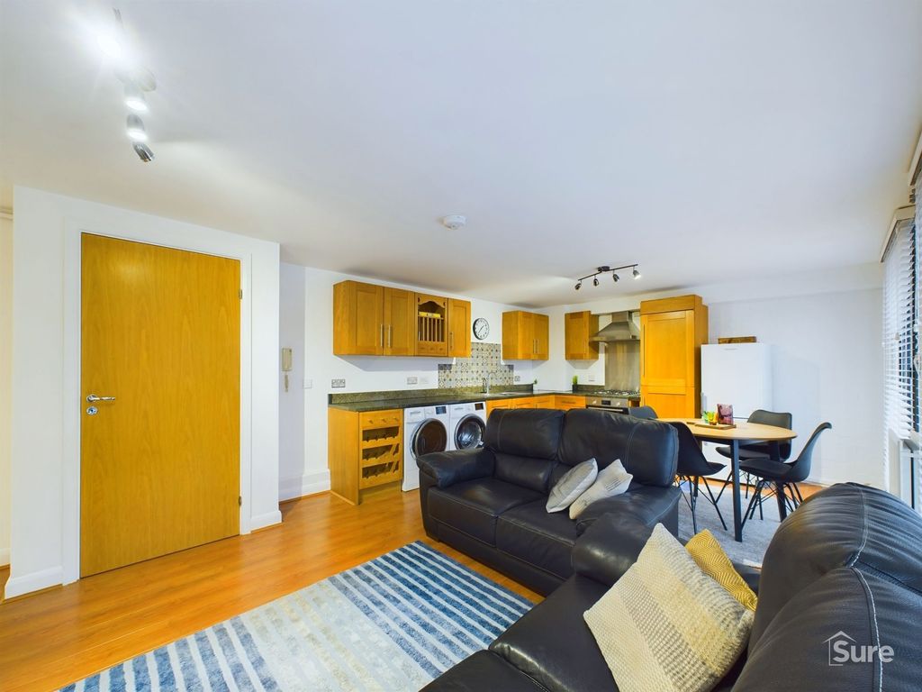 Property photo 2 of 11