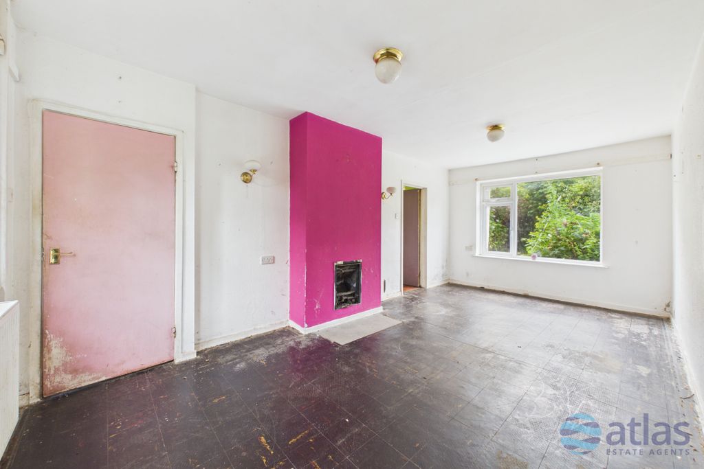 Property photo 2 of 17 Living Space