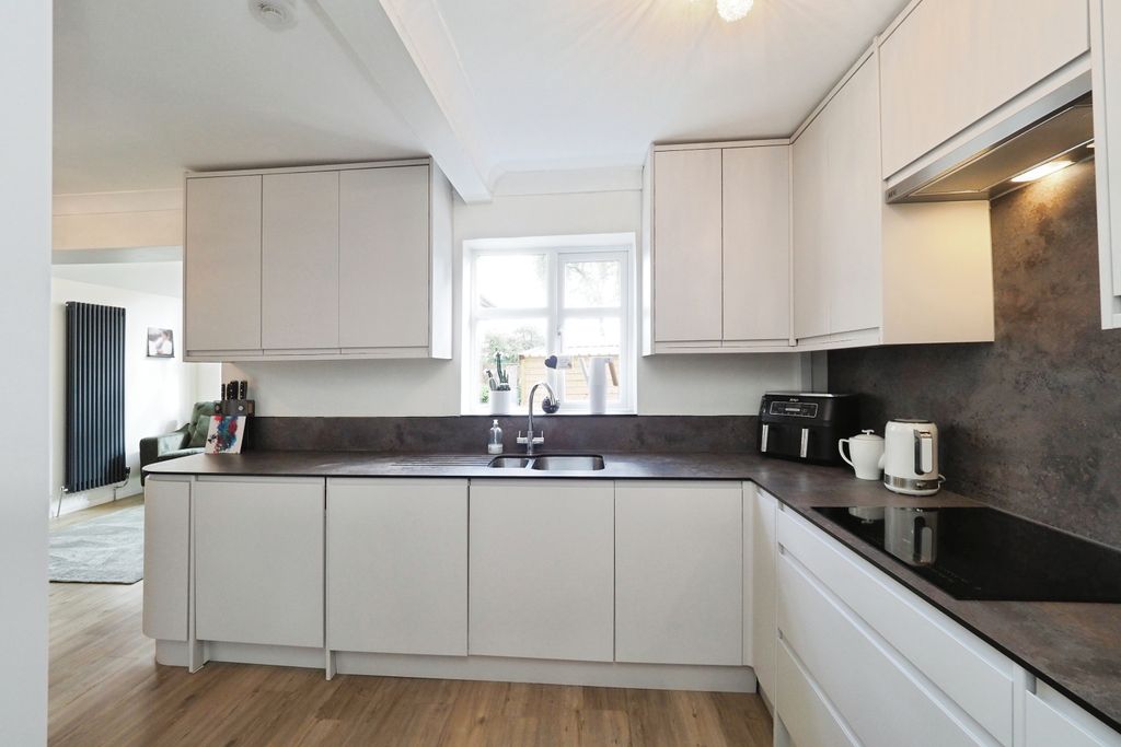 Property photo 3 of 22 Img_3386