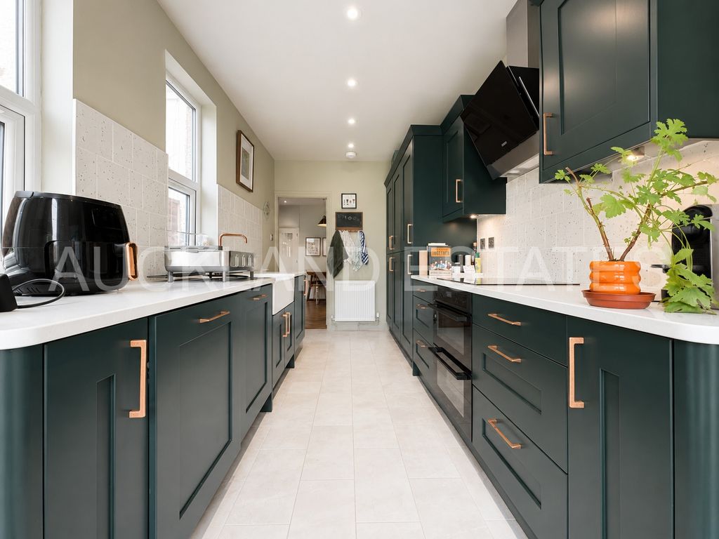 Property photo 3 of 23 Image00012