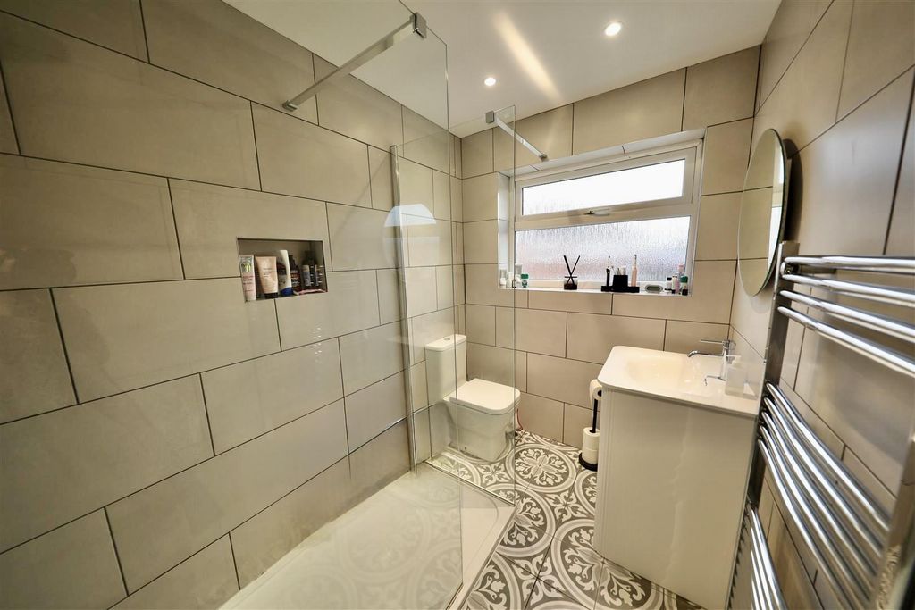 Property photo 3 of 21 Shower Room