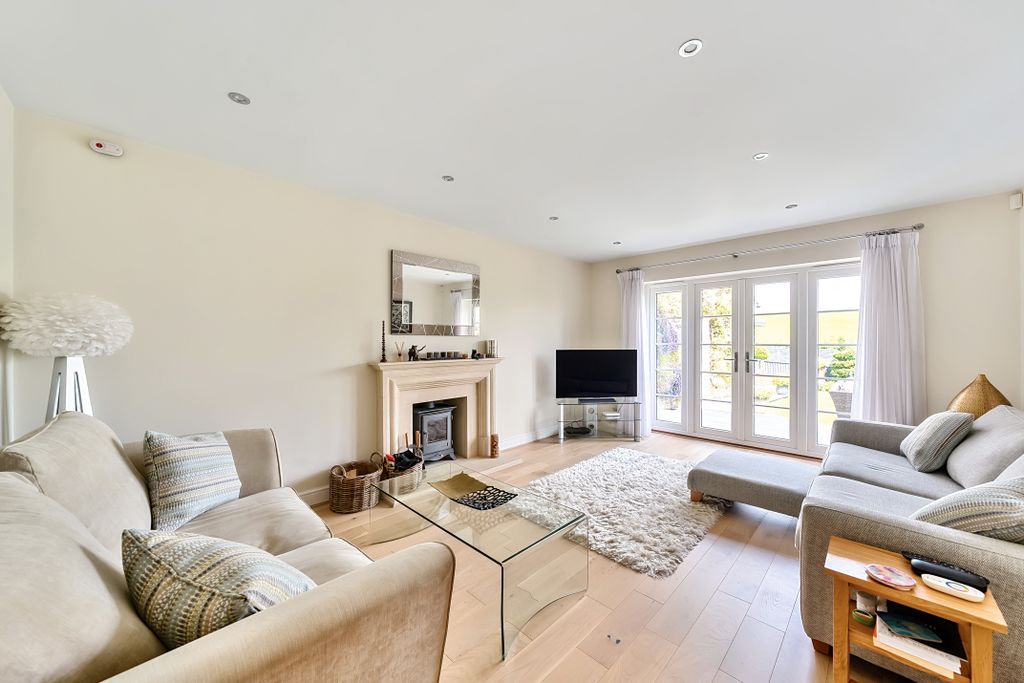 Property photo 2 of 14 Sitting Room