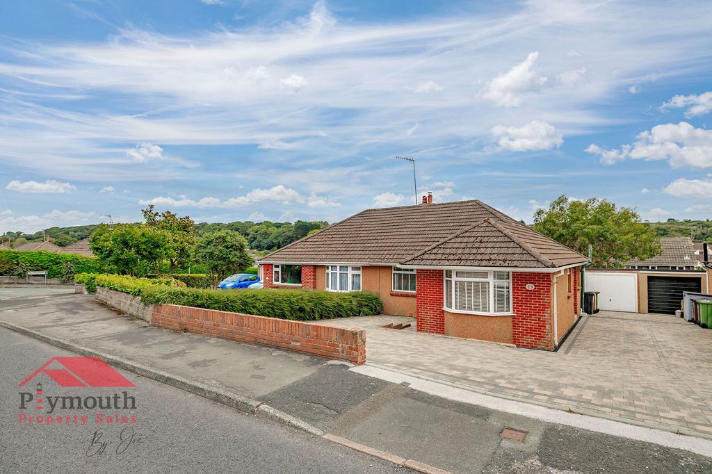 Property photo 2 of 39