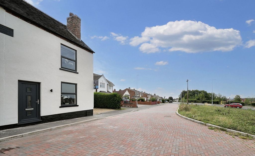 Property photo 2 of 33